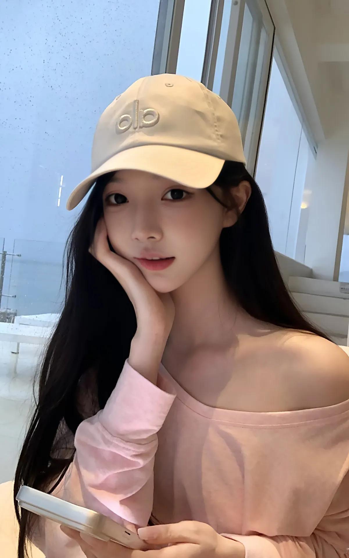 不重要，学英语浪费时间浪费精力浪费金钱，对大部分学生毫无用处。
对小部分家庭条件