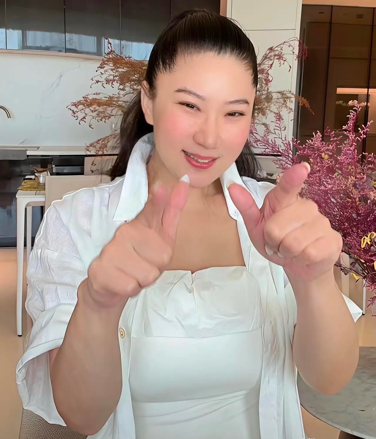 CoCo人气断崖式下滑，从十万人到现在的几千人。四哥刚走时网友纷纷来到直播间，都