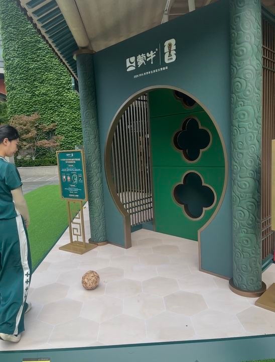 上海早餐时刻烟火气遇上足球热观赛看球早餐找牛本届世界杯早场观赛总起得很早，多亏蒙