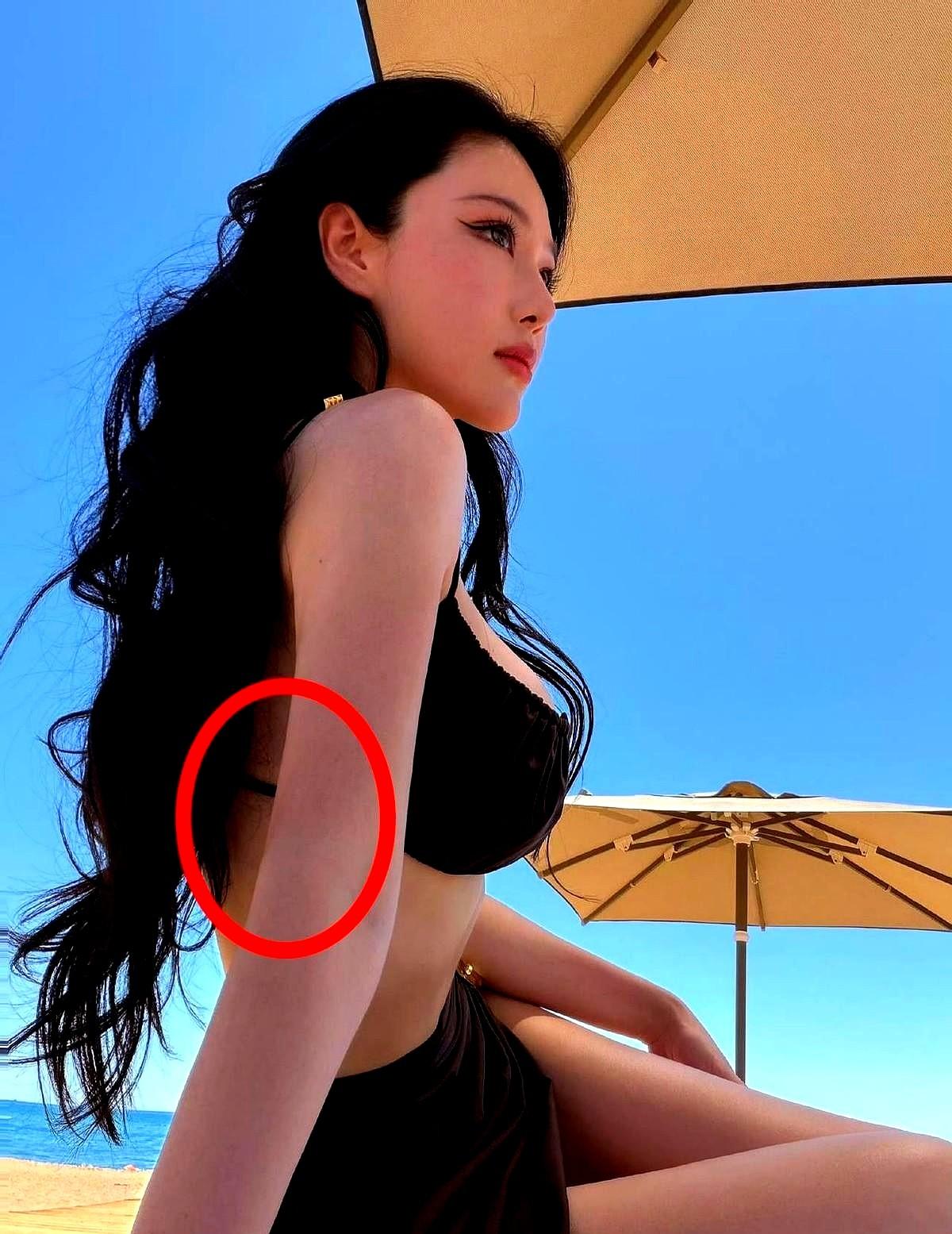 张馨予这组比基尼照片，估计得跟何捷好好解释一下。

结婚7年，她把自己藏得严严实