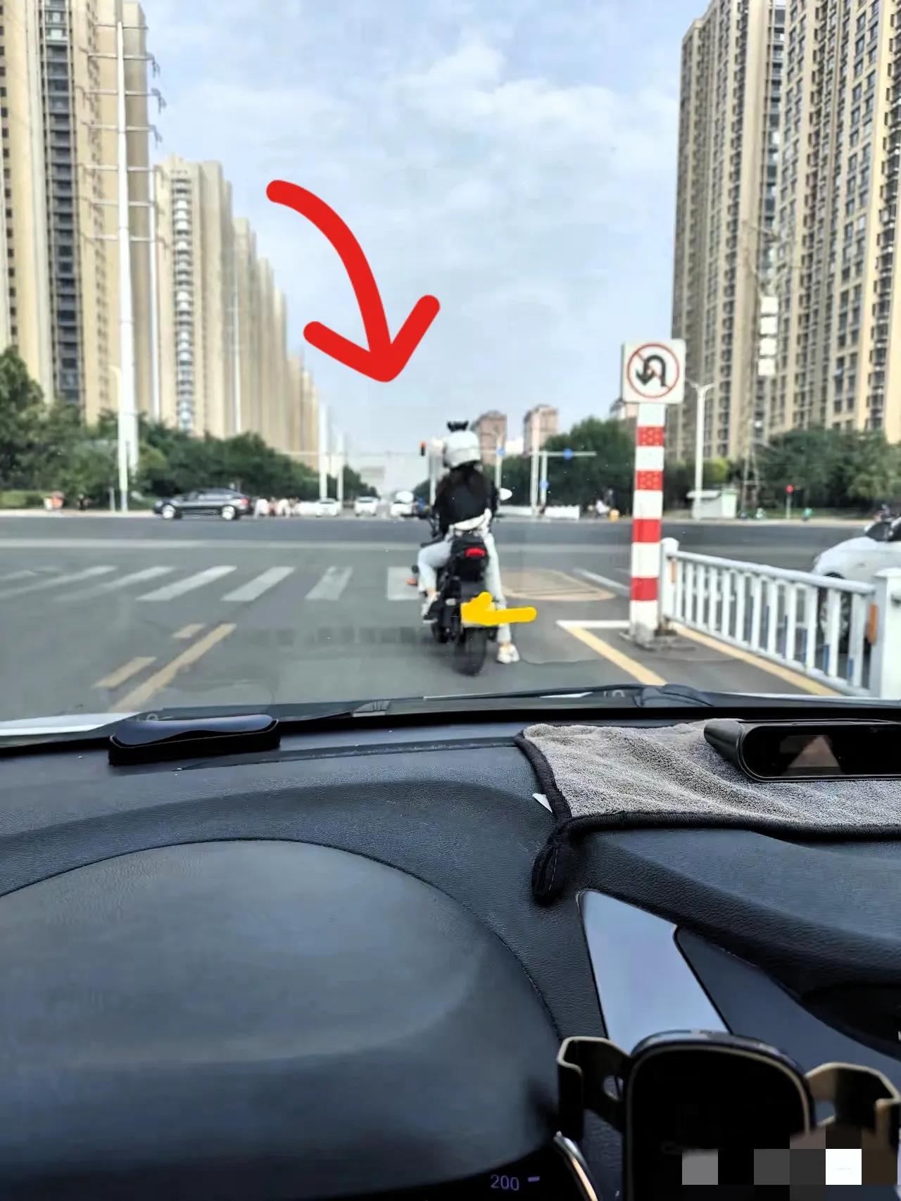 永州道歉很难

  上班迟到，缺岗，本来是默认的常态，结果来了个“不懂规矩”的人