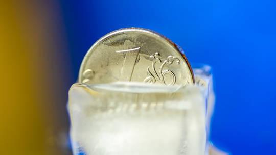 据相关报道，欧盟官员内心忧虑重重，他们担心国际货币基金组织（IMF）拒绝进一步为