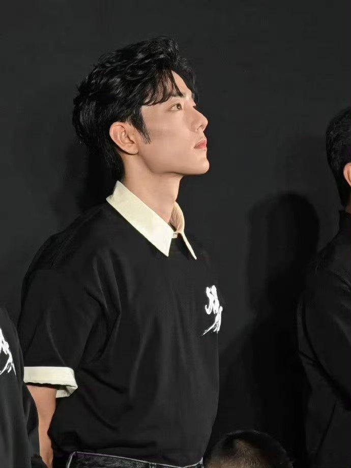 肖战得闲谨制线下路演状态好绝奖励多多进组呀！ 