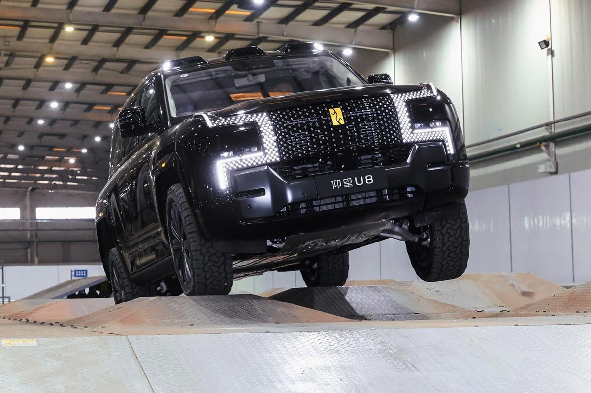 迪子那个一直挺神秘的“综合越野开发中心”头一回对媒体和公众开放了。现场图来了~好