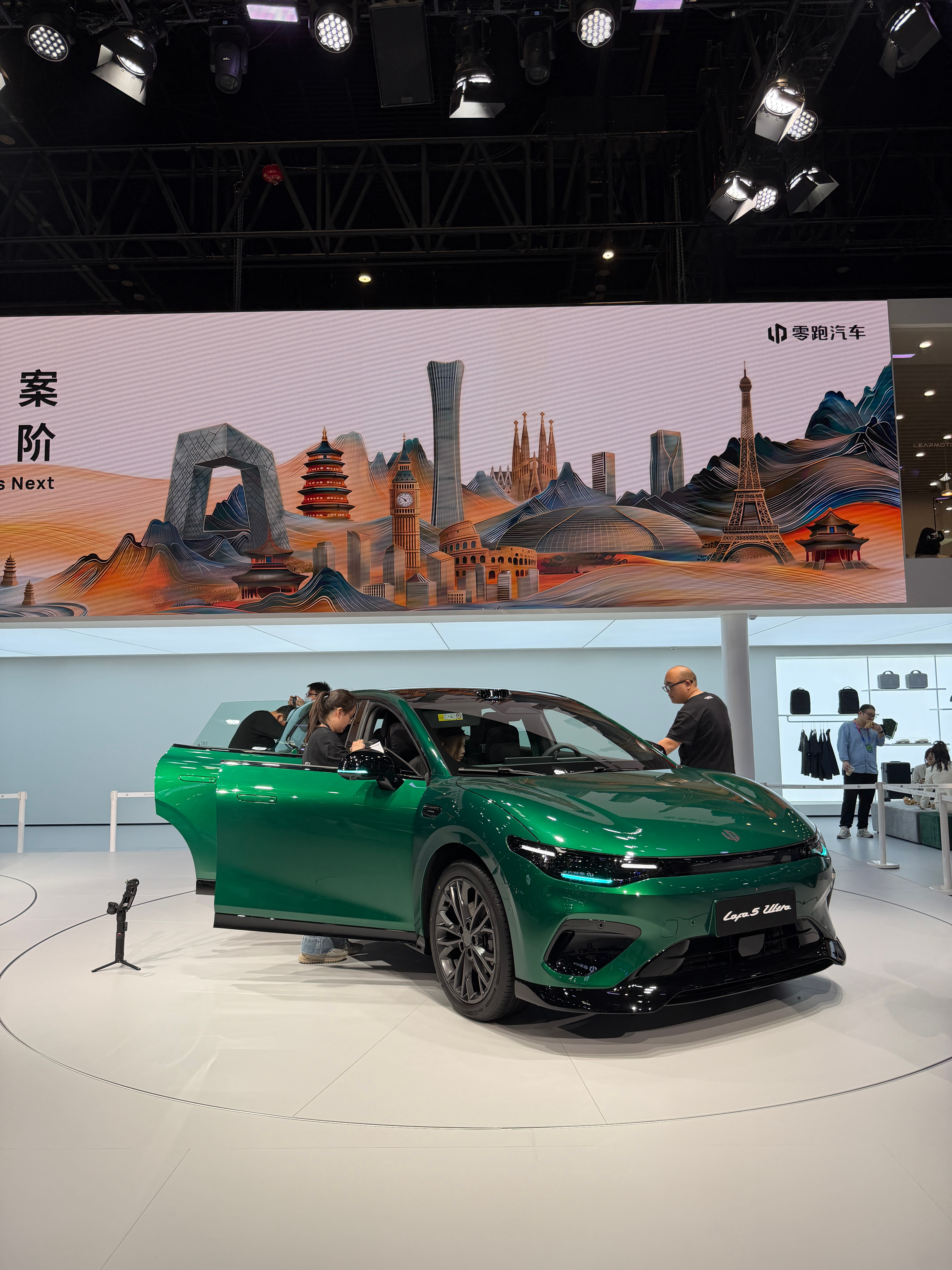 开lafa5ultra自己爽就对了汽场全开2026北京车展 这小车确实挺有意思 