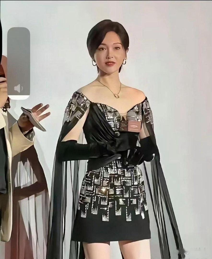 唐嫣整体气质和外形反差感极强，蜕变幅度超乎想象，早已不是从前的模样。 