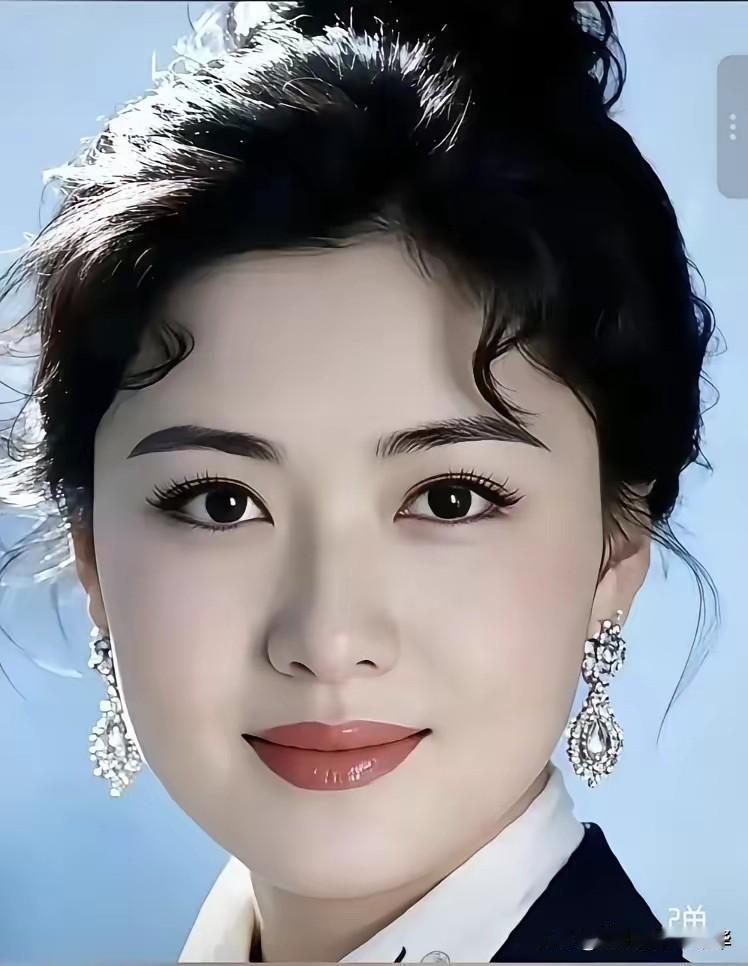 这个美女给我一种似曾相识的感觉，总觉得在哪里见过？