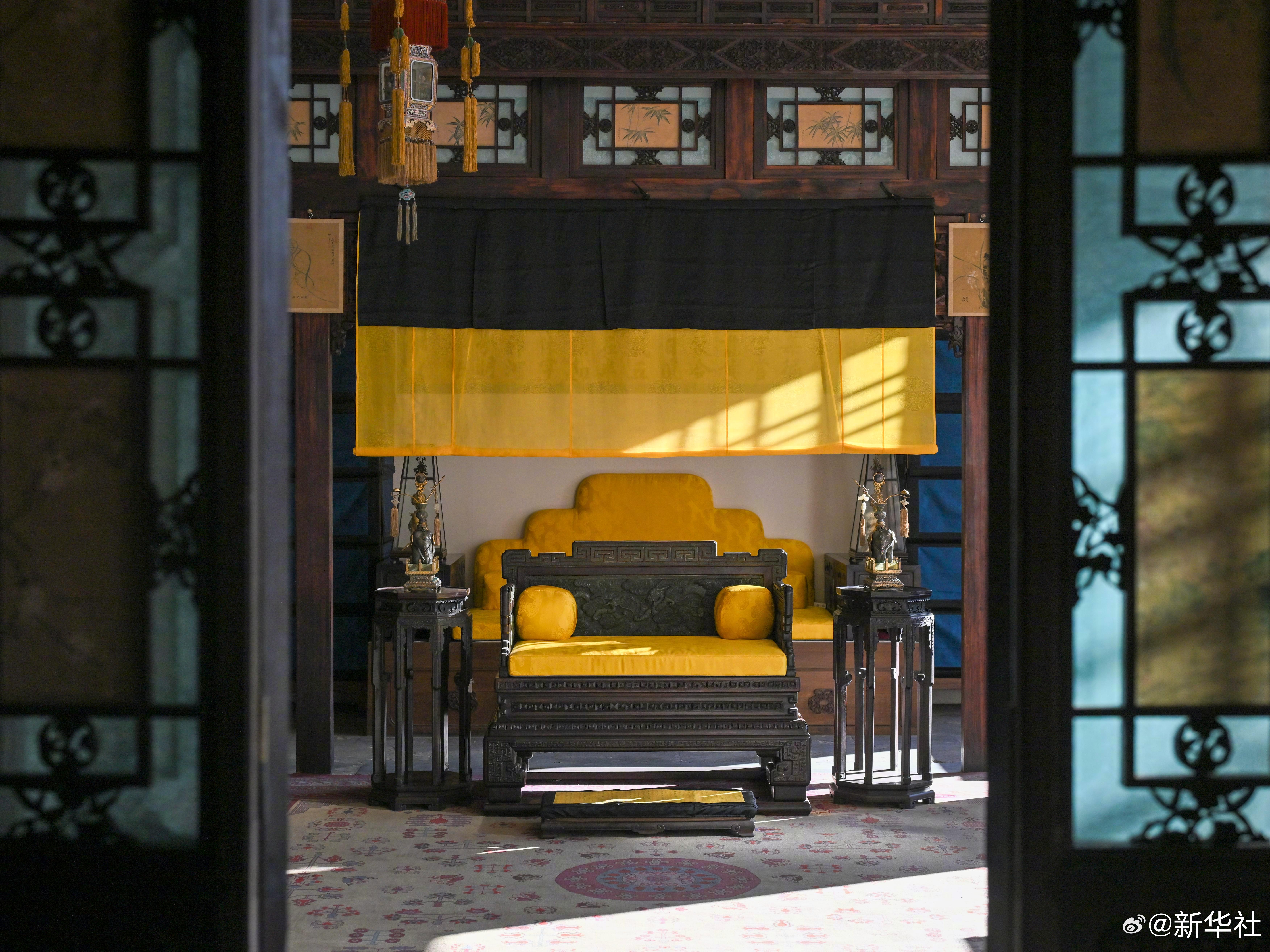 【#故宫养心殿再度开放#】经过近10年的研究性保护和系统性修缮，故宫博物院养心殿