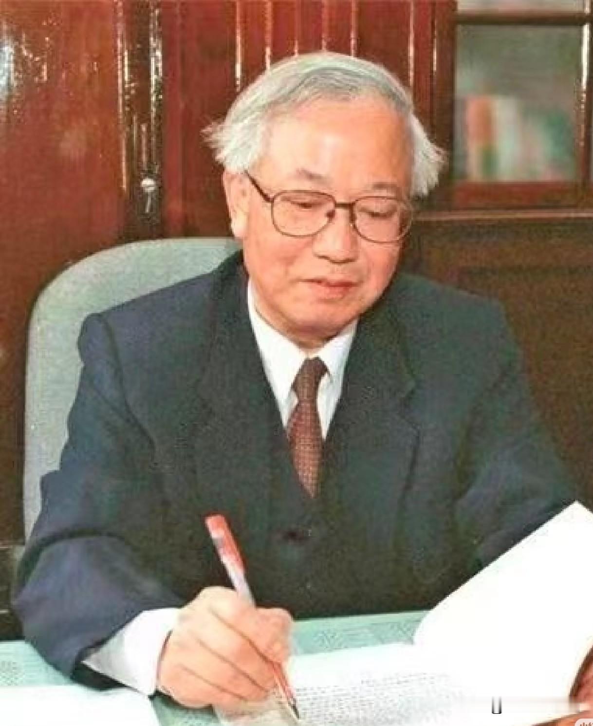 那时候，要想整倒姚迁，不过是汪海粟动动嘴皮子的事儿。

材料转了一圈，人人都忙着