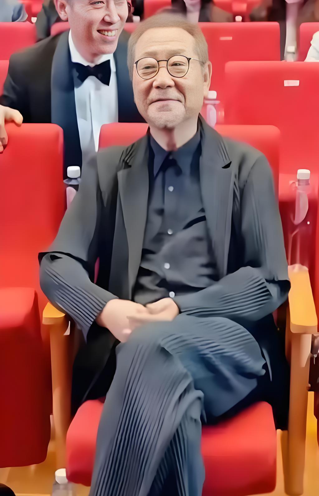 他在我心中的演技超过他师傅，虽然现今他瘦了一大圈，但依然是我崇敬的一位好演员。