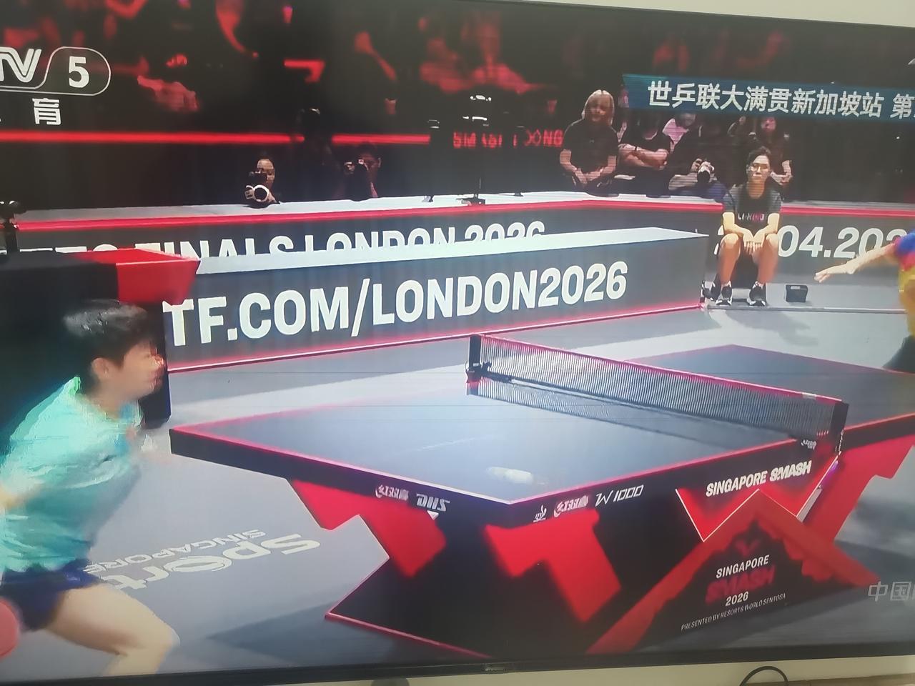 孙颖莎今天对阵萨马拉简直就是嘻哩哗啦快速下班
第一局赢得轻松快乐
第二局萨马拉奋