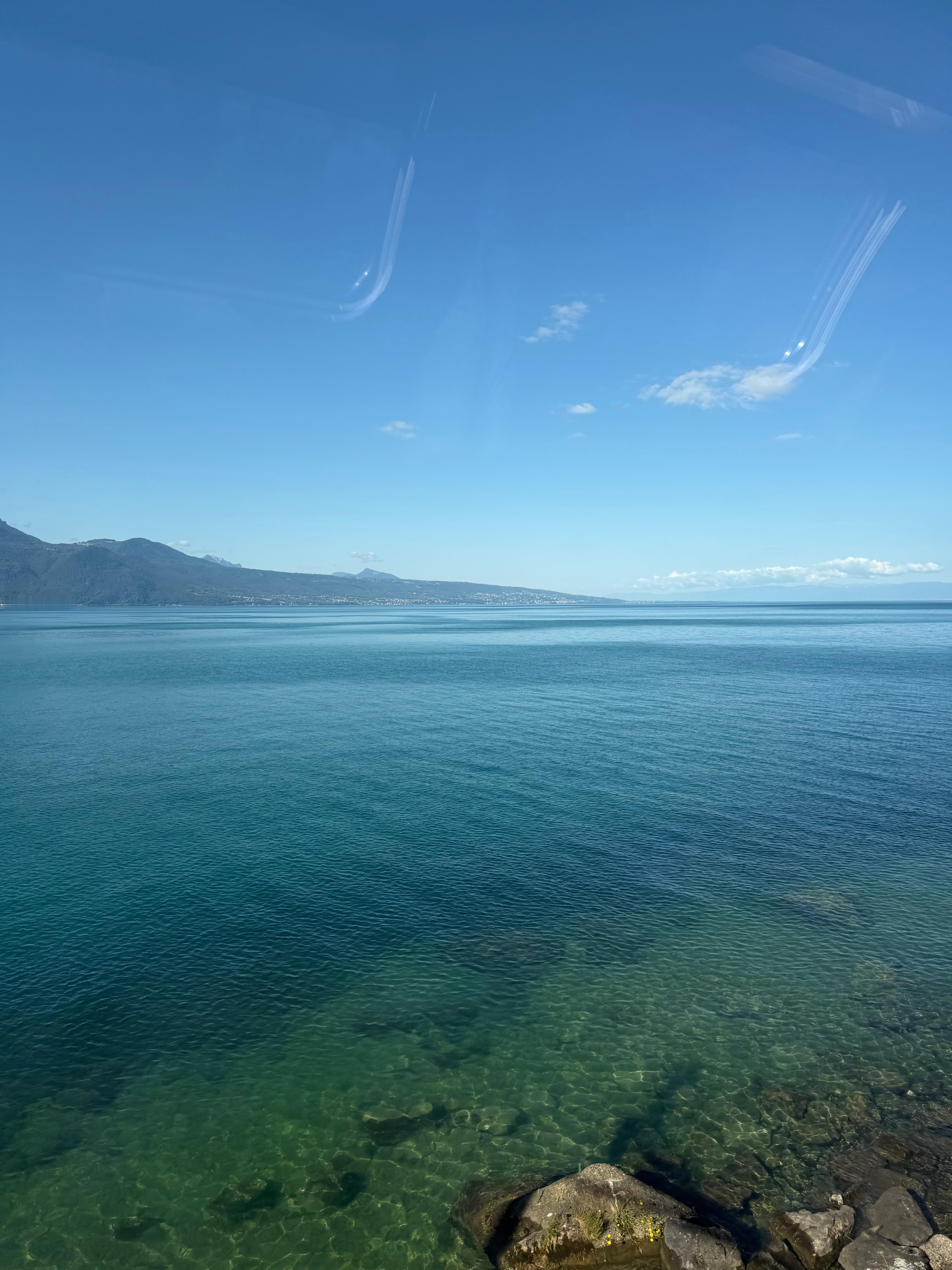 纽太普  下次一定要住在montreux一打开窗就能看到湖，绝美。遍地都是葡萄园