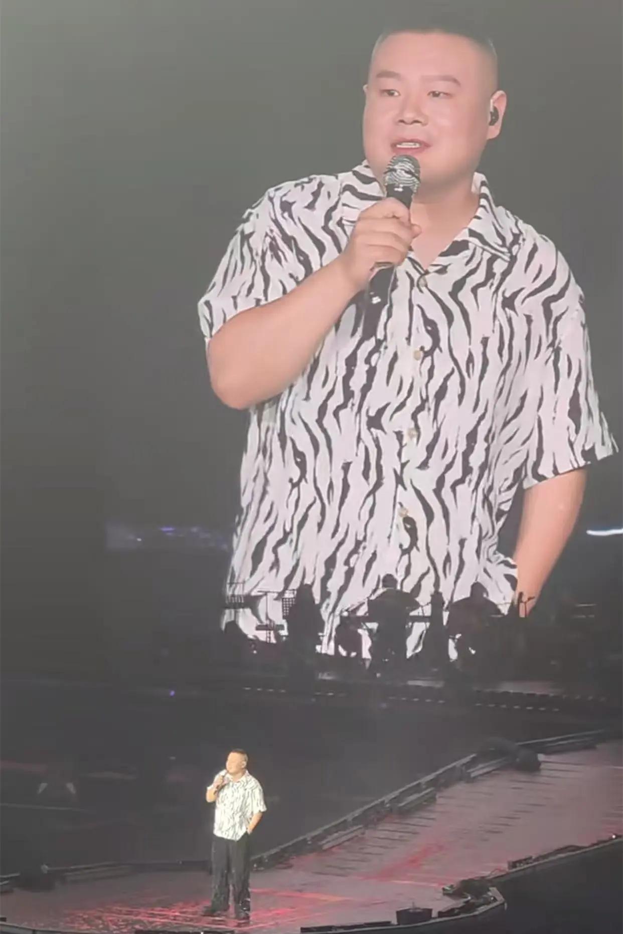 2025年，记者问岳云鹏:“你是相声演员，为什么想去开演唱会了呢？”岳云鹏回怼: