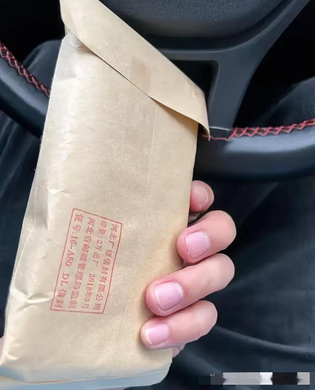 采购吃回扣一般怎么被发现的呢？就这么说吧，100块钱的东西你80块谈下来，回头给