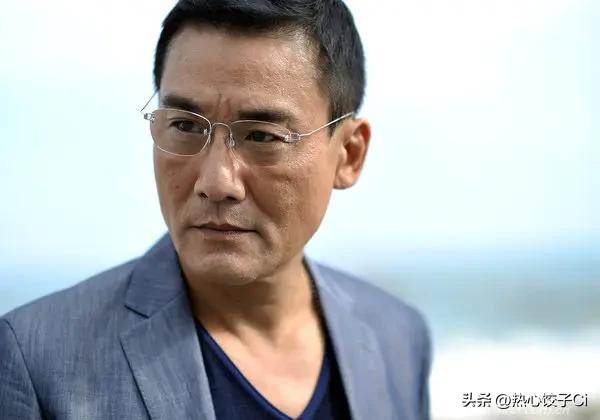 梁家辉说，我从出道至今，都没有人说过我是帅哥。70年代，80年代，男神里头，我连