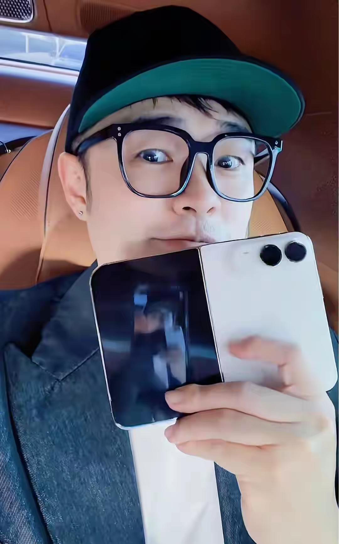 买苹果手机就是认知低
认知不行
真的是这样吗？

我在评论区看到的一句话，还有很
