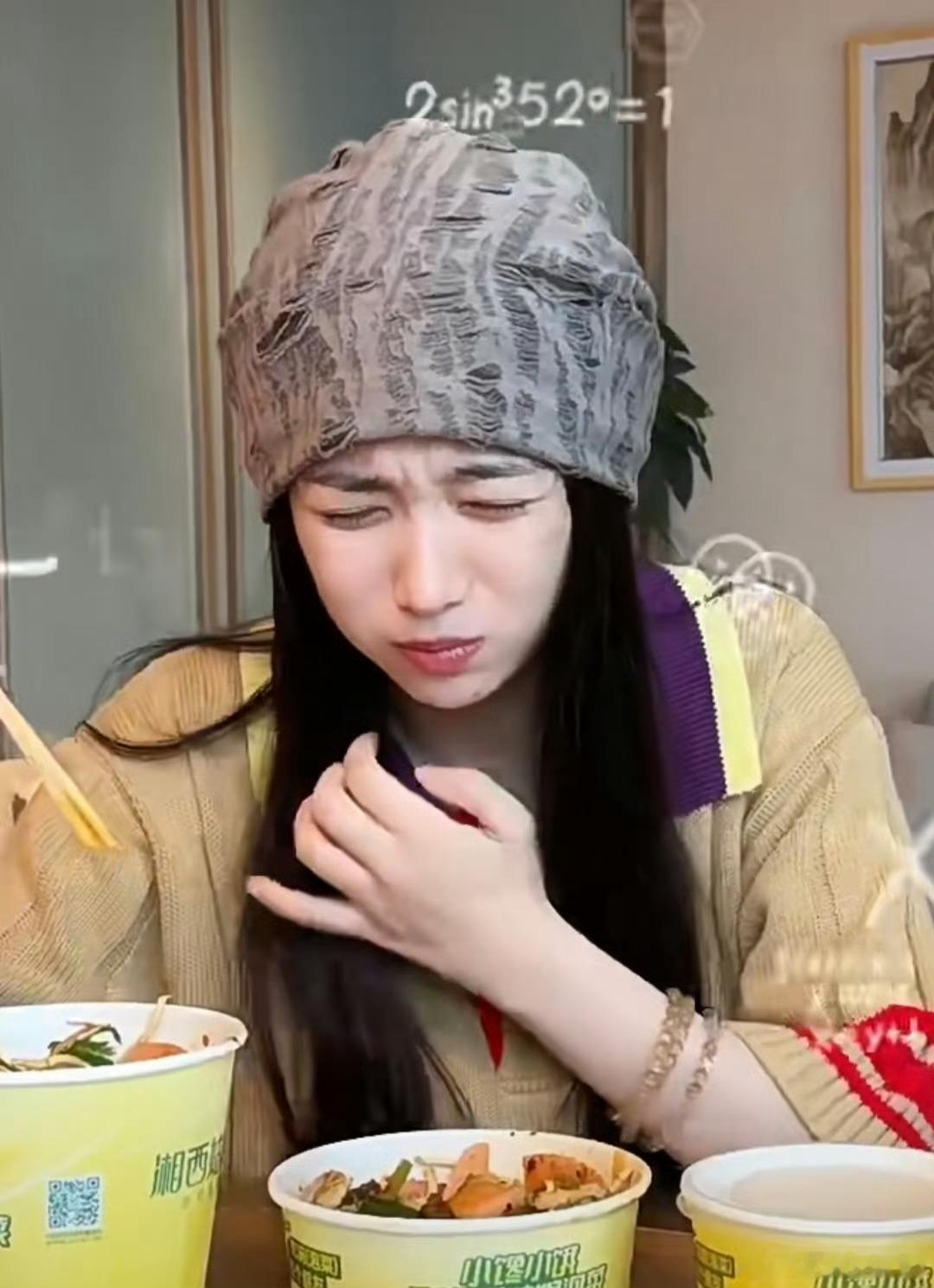代露娃不吃香菜疑似人设这个人设有什么好立的啊，不爱吃和完全不能吃是两回事。吃了觉