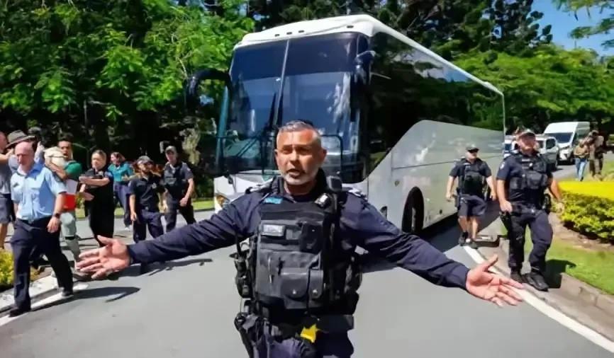 那些留在澳大利亚的伊朗女足队员，估计已经后悔了！回国的队员不仅不会受罚，还会被张