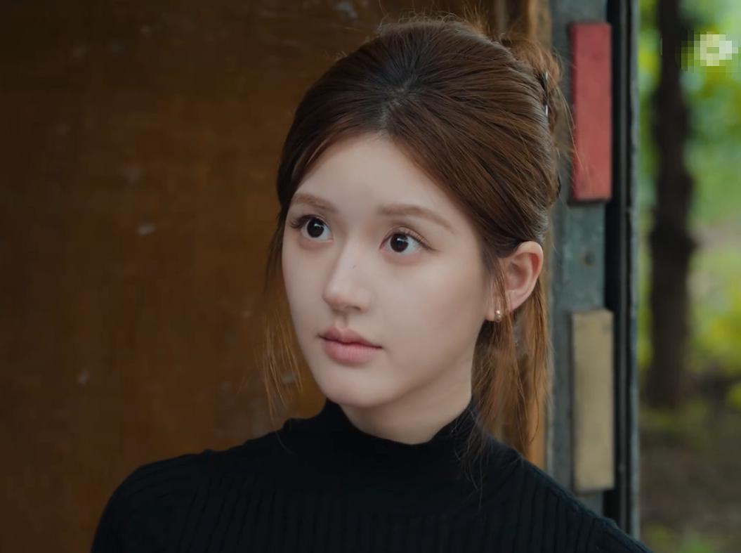 难怪说赵露思是李昀锐的贵人。

《许我耀眼》播得这么好，眼看着是现代剧的收视冠军