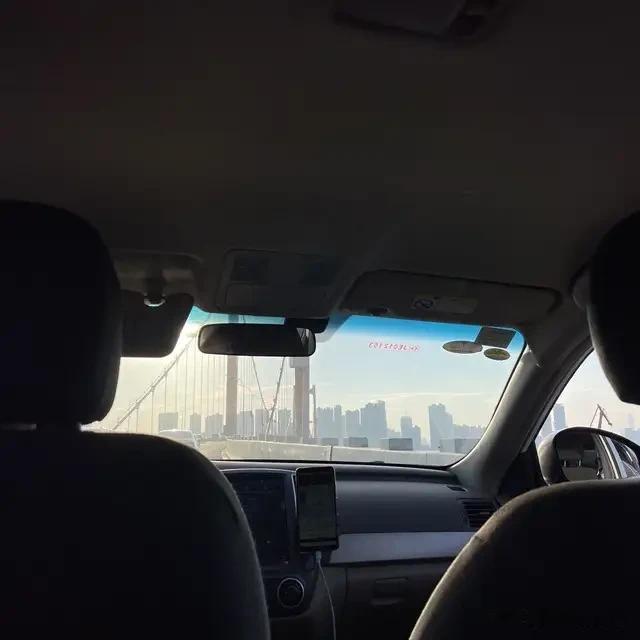 一位网约车司机发文说：“一口价，真该管管了。我跑车五年，前几年一天流水六七百，特