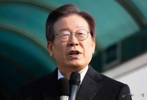 日本刚把签证费涨到原来的五倍，韩国反手就续上了免签福利。 

7 月 1 日，韩