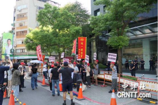 一个说法正在流传：台湾不宣布独立，大陆就不动武。更微妙的是，这边始终没有公开否认