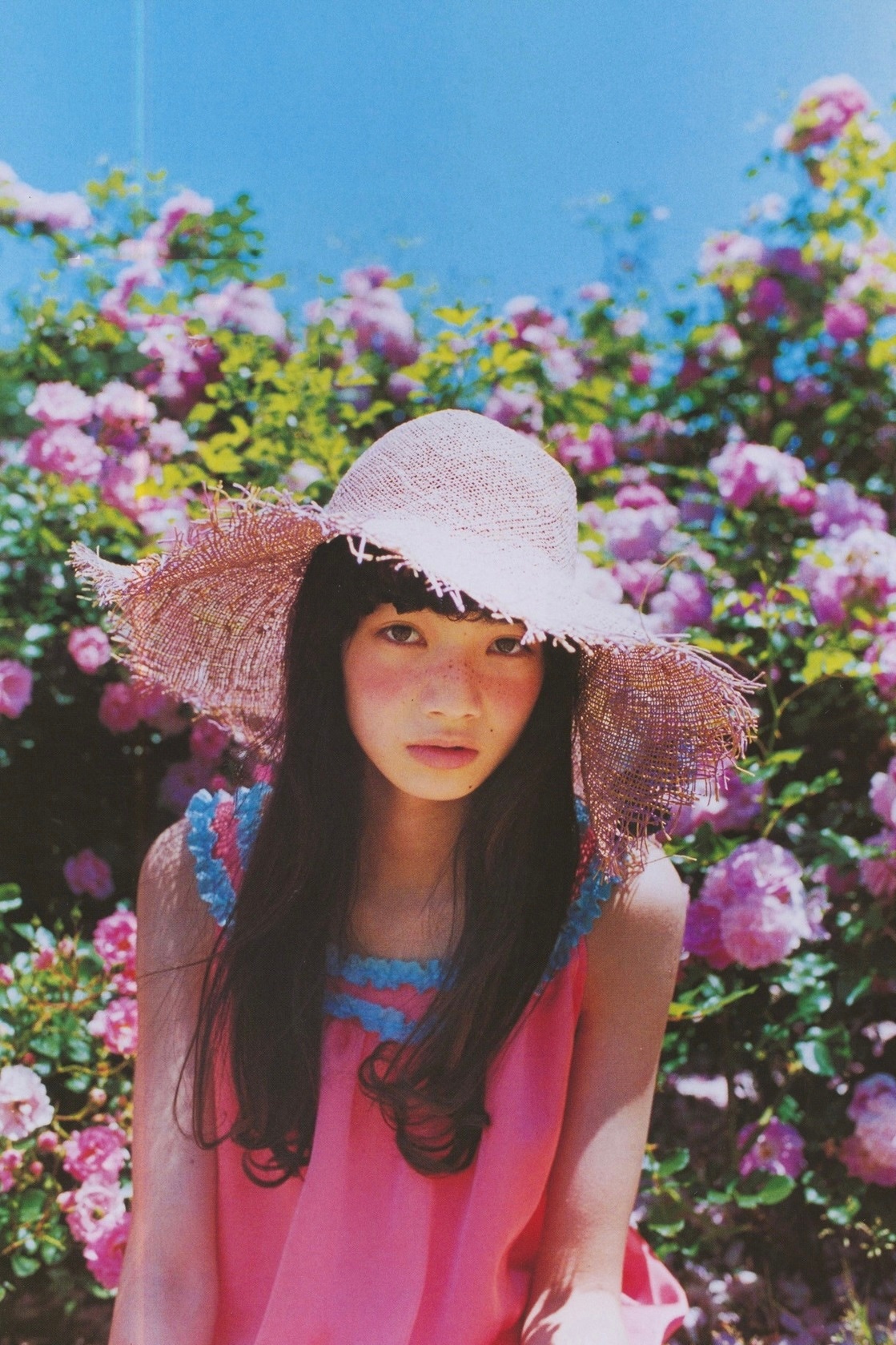 2013年，十七岁的小松菜奈，在摄影师野口贵司的镜头下。 ​​​