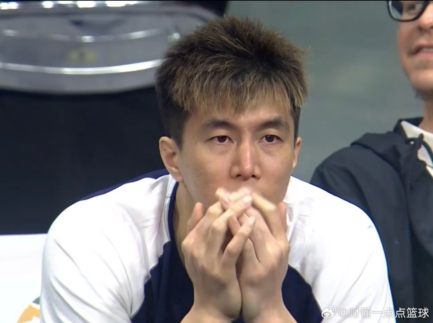 半场46-39！徐昕10+5+3帽统治内线，郭艾伦替补7分，广州领先山东CBA补