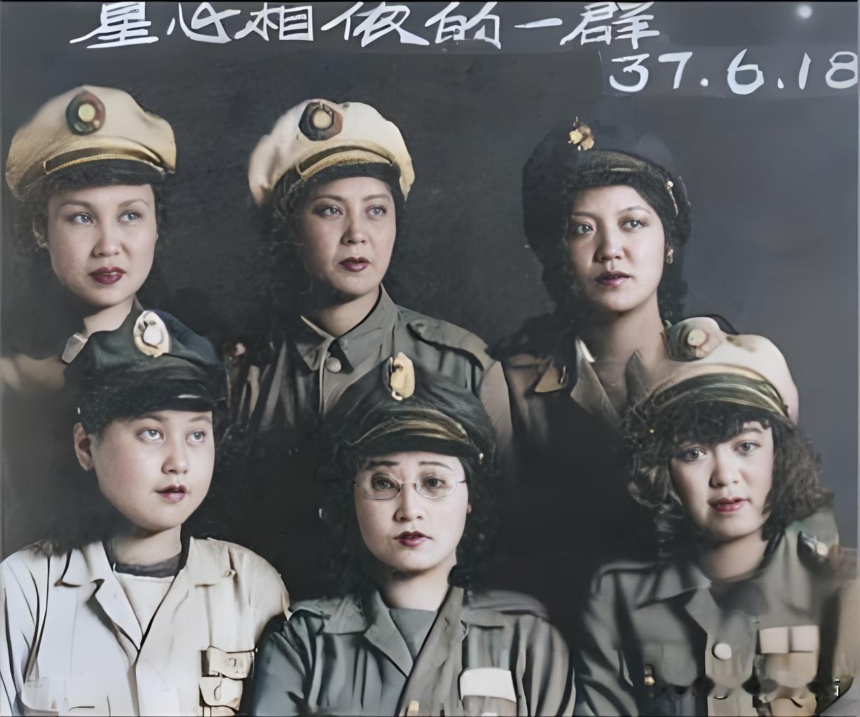 1948年6月18日，长春围困期间的国民党女兵照片中，她们头戴大盖帽、留烫发、身