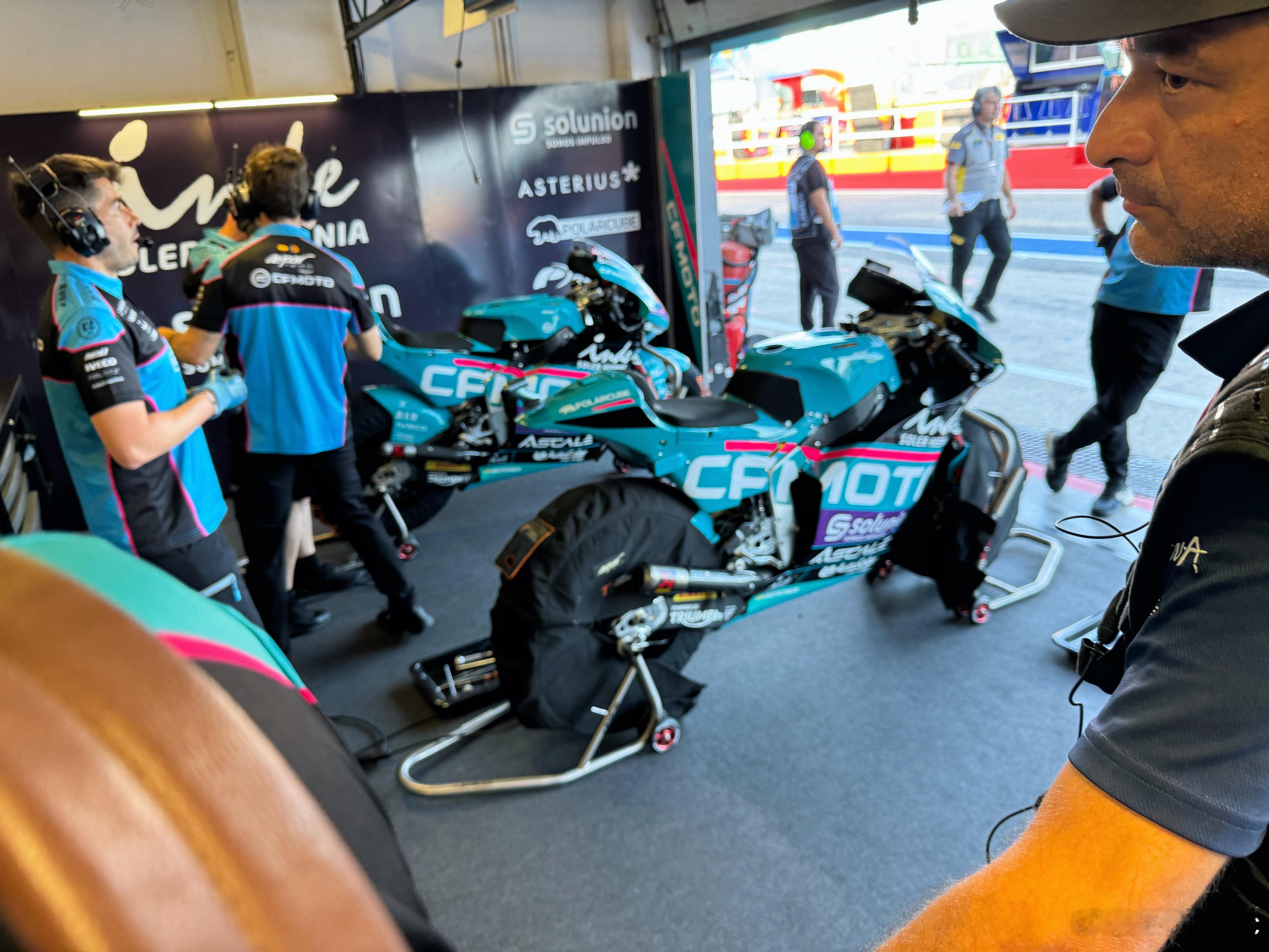 沉浸式看motogp，春风moto3玩好了之后现在开始玩moto2，p房太热闹了