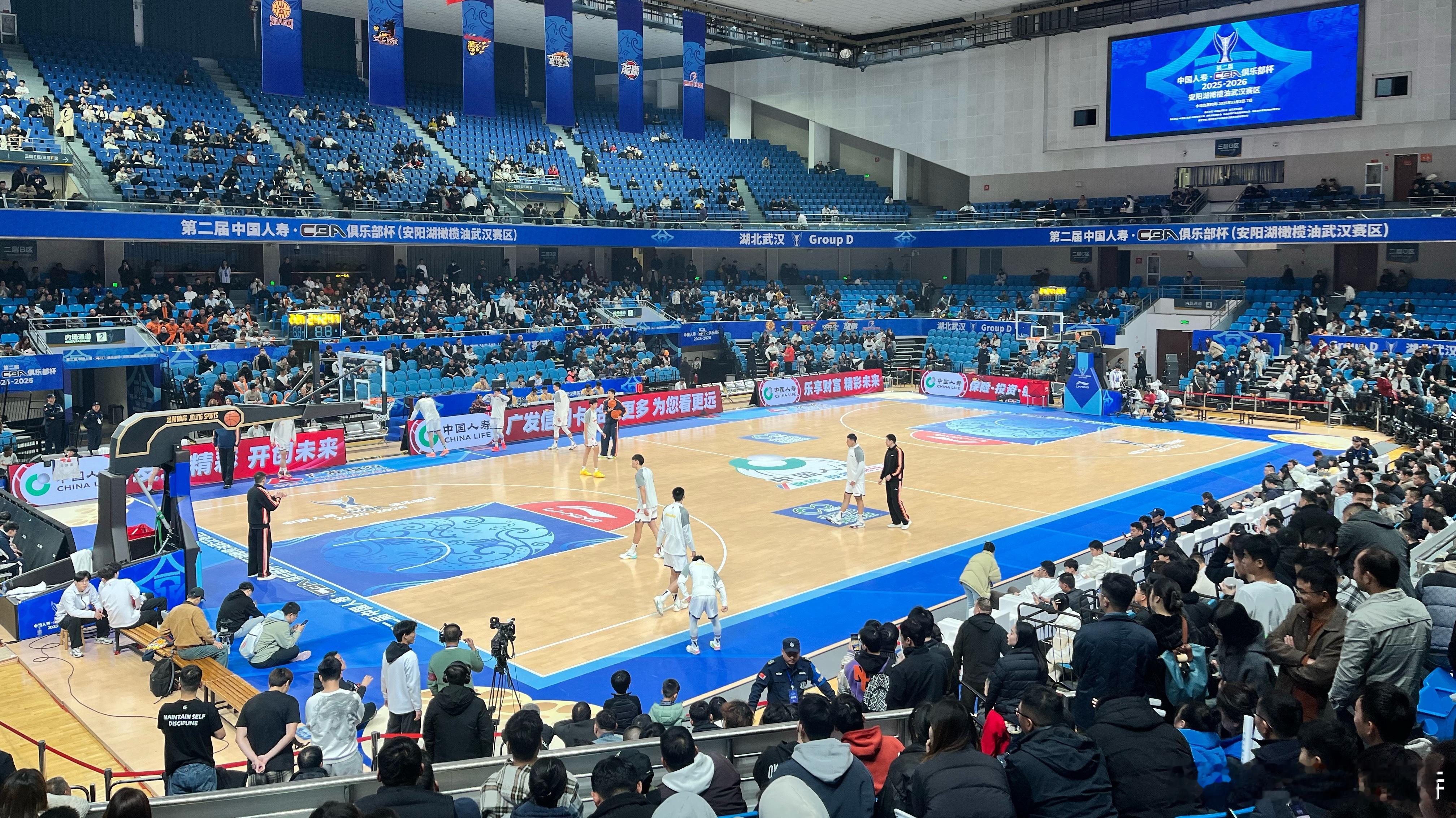 下班看球，踏踏实实当球迷。 