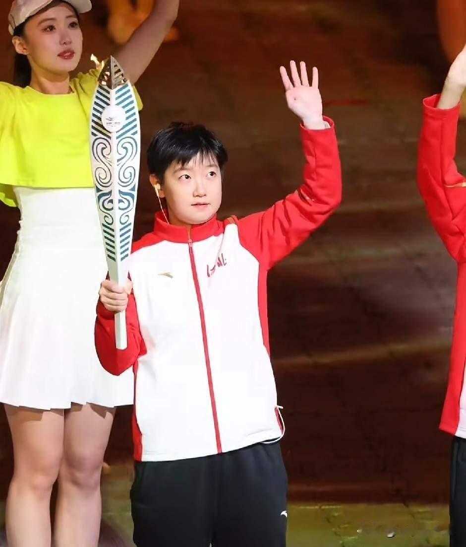 只要孙颖莎一直踏实稳步前行，
能不能带来短期超高销量，真的根本不重要！
 
海尔