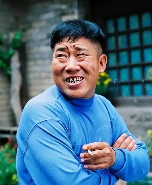 演了一辈子反派，68岁的杜旭东反倒是最刚的老爸，闺女怀了6个月身孕被前夫冷落欺负