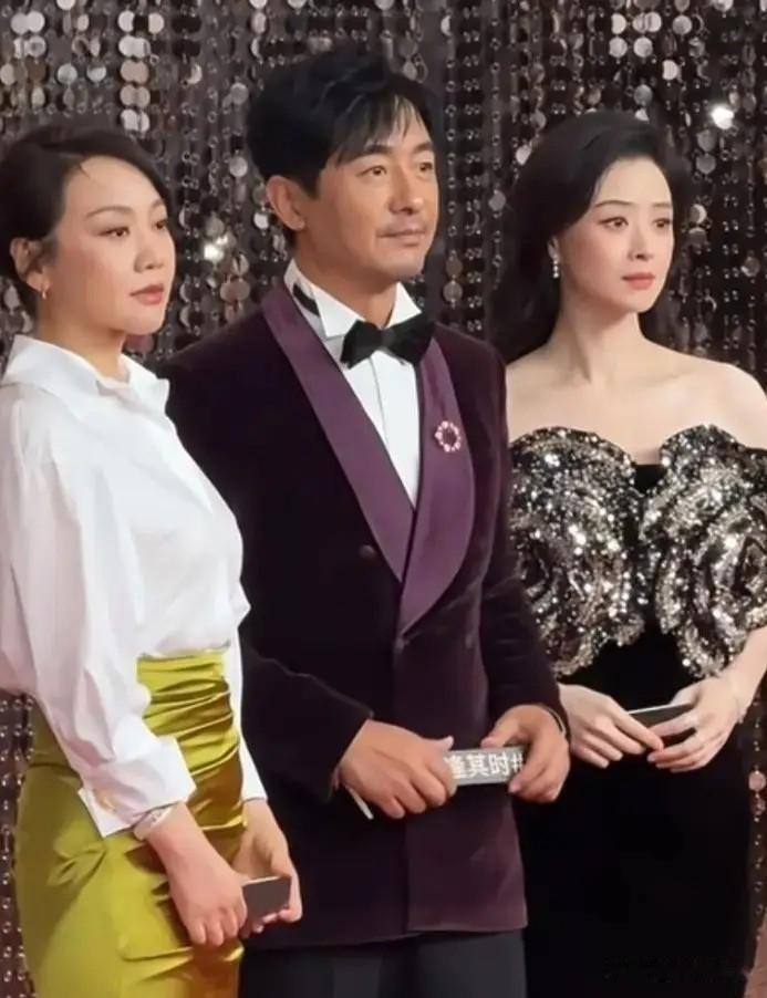 转眼间，郭晓东已52岁，很显沧桑。当年，他凭借主演影片《暖》荣获第16届东京国际