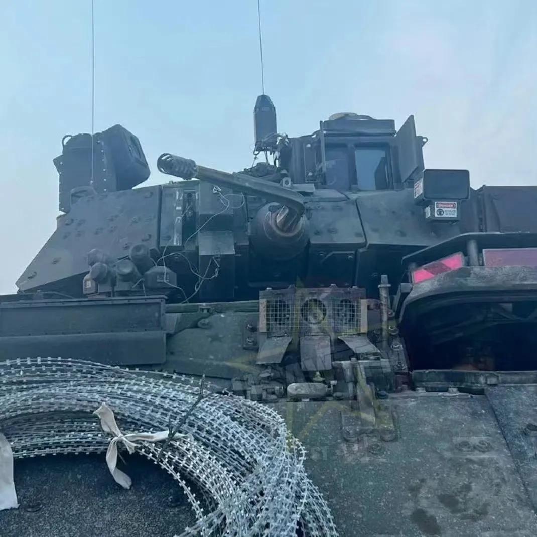 近距离作战利器：美国最先进火炮技术——拐弯炮。

M2A2“布莱德利”步兵战车配