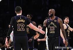 湖人队25分狂胜老鹰，宣告洛杉矶最强首发出炉！

控球前锋——詹姆斯！
妙传不断