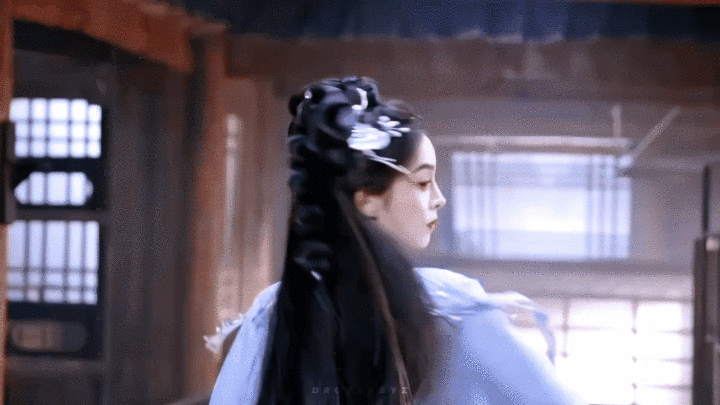 古力娜扎 成家班出来的含金量成家班训练让古力娜扎打戏功底扎实，无论是激烈的打斗还