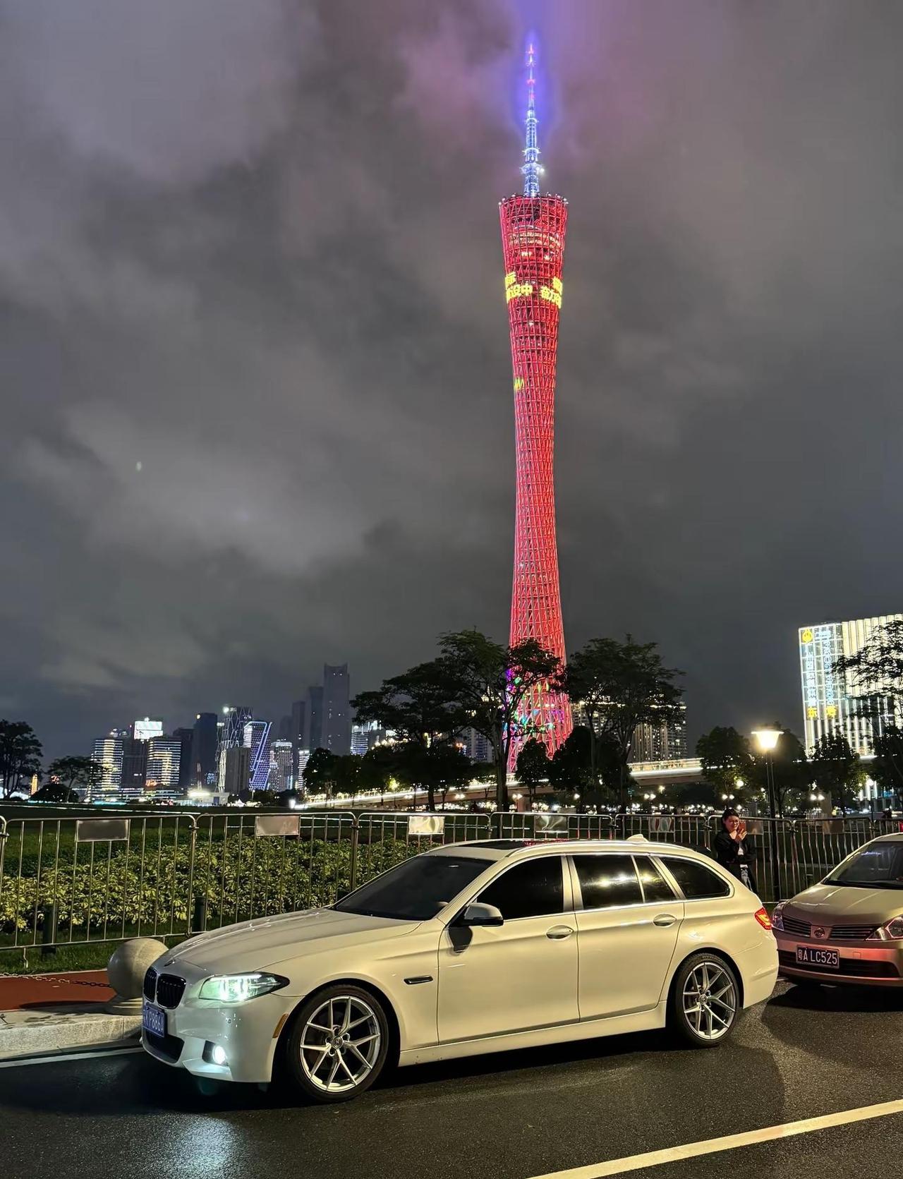打卡一下广州塔。宝马5系旅行版 广州塔 宝马5系旅行版