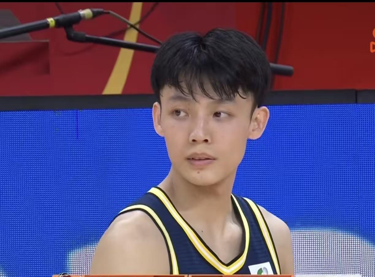 广东惨败广州，徐杰一个帮手都没有！以后广东球迷可千万别再吹广东男篮年轻球员有天赋