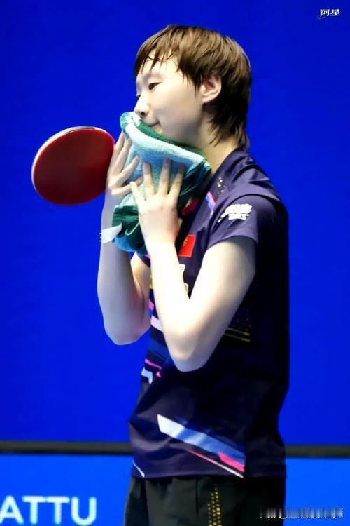 今晚，王曼昱3-0战胜张本美和
真是看得我热血沸腾
肾上腺素爆表
曼昱这场比赛打