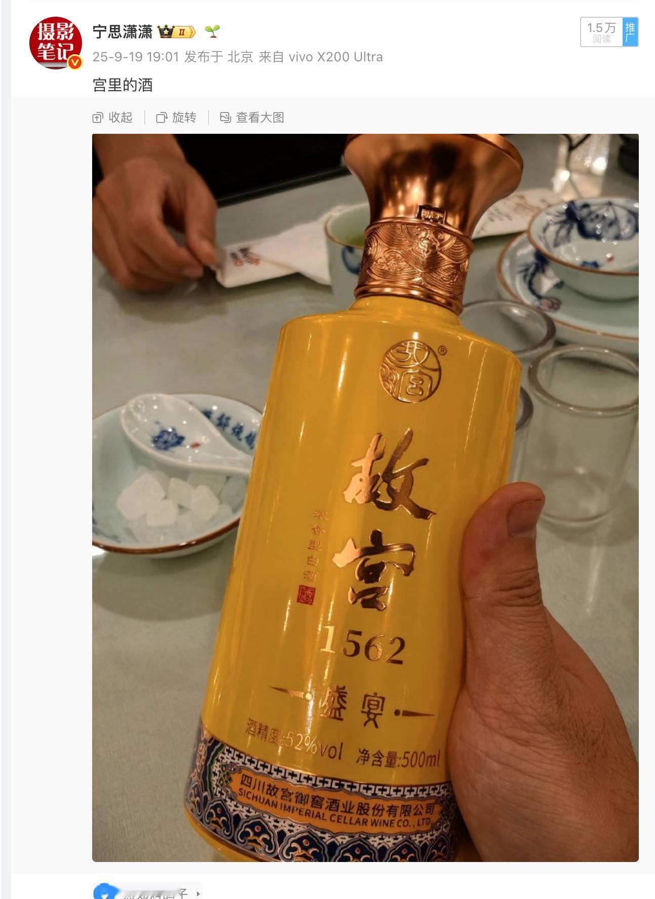 有一次我约和一起小聚一下。然后说带个大哥一起来，我说没问题。然后就看到了。我和我