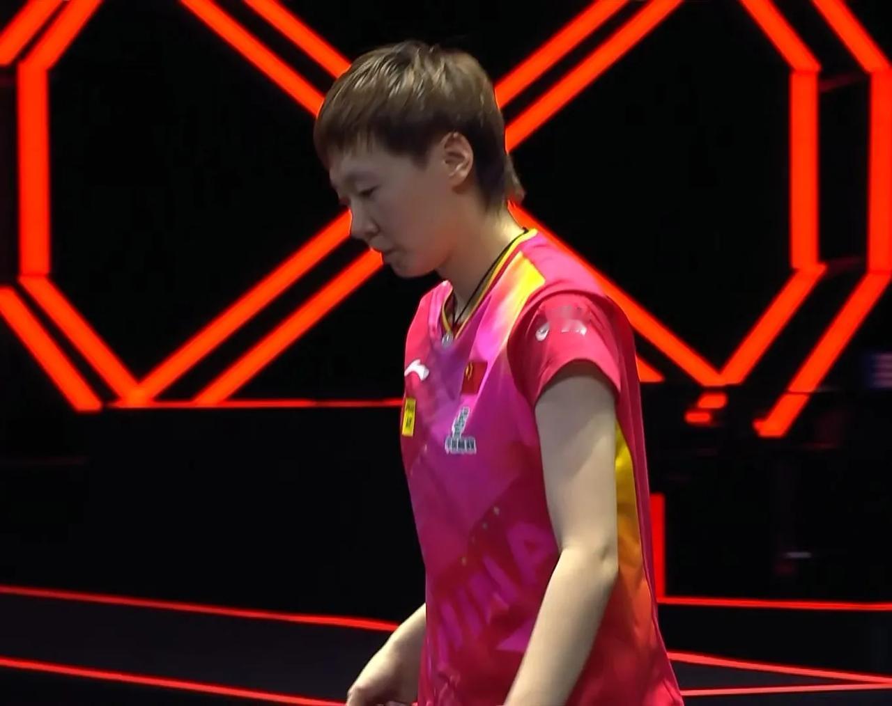 王曼昱3-2险胜印度选手晋级32强！
#WTT大满贯赛新加坡站2024# 女单首