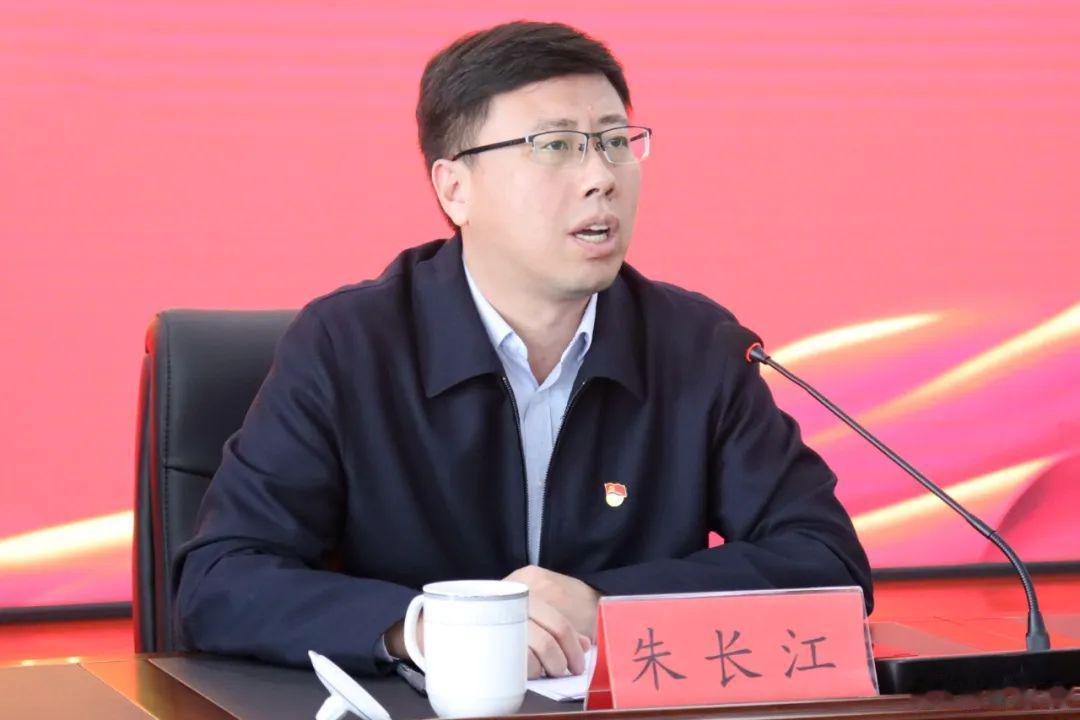 青岛市纪委官宣，黄岛开发区管委副主任朱长江落马了，他是当地老资格官员了。2016