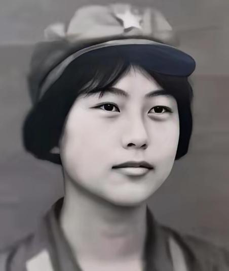 1982年，一女飞行员驾驶运输机从张家口机场起飞，当飞机爬到700米高空时，一架