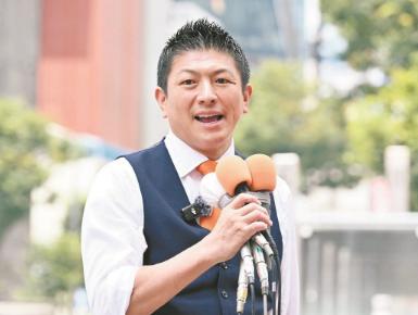 别指望日本能道歉了，日本右翼已经放话了，对待中国没有必要“过度卑躬屈膝”。
 