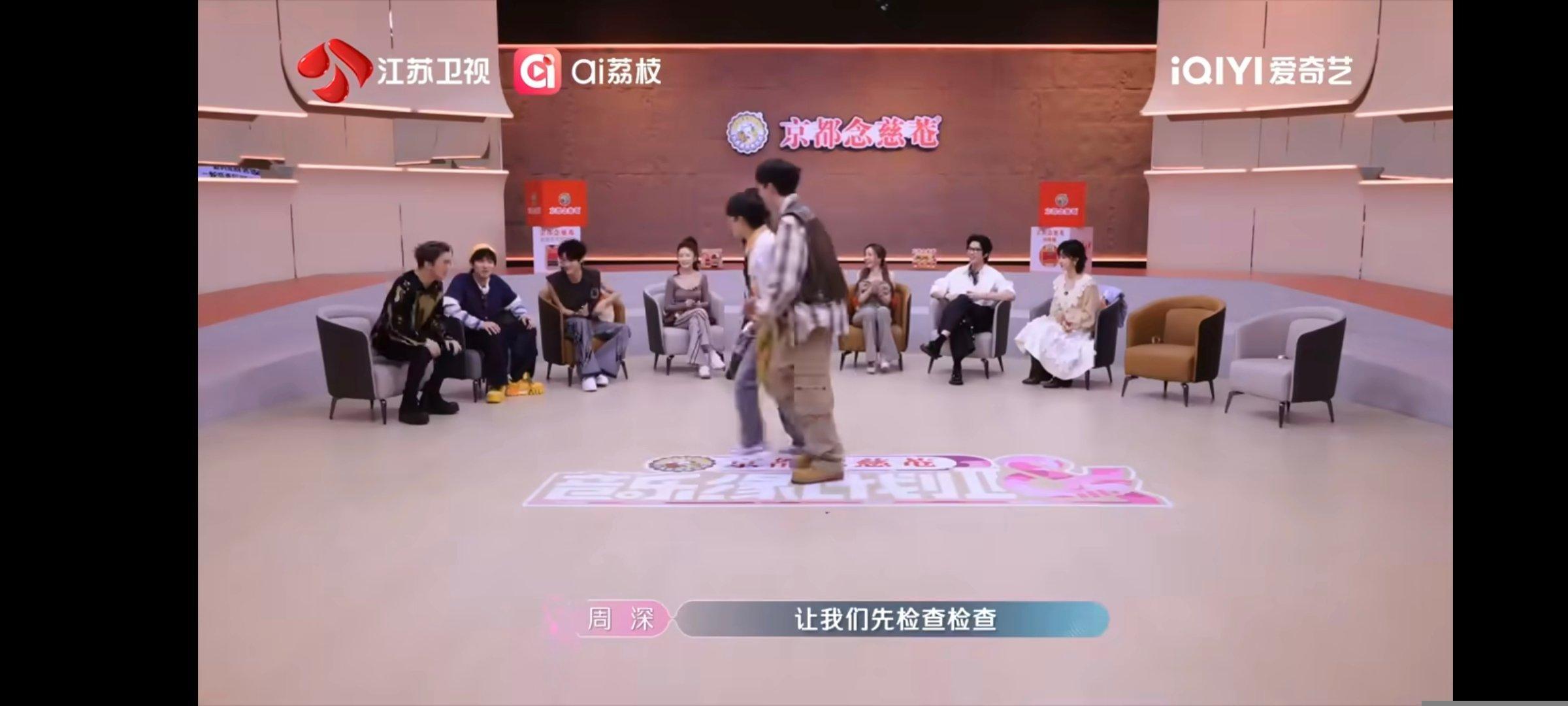 逛三园名场面！周深黄子弘凡安检式rua薛之谦，薛老师生无可恋超逗～ 