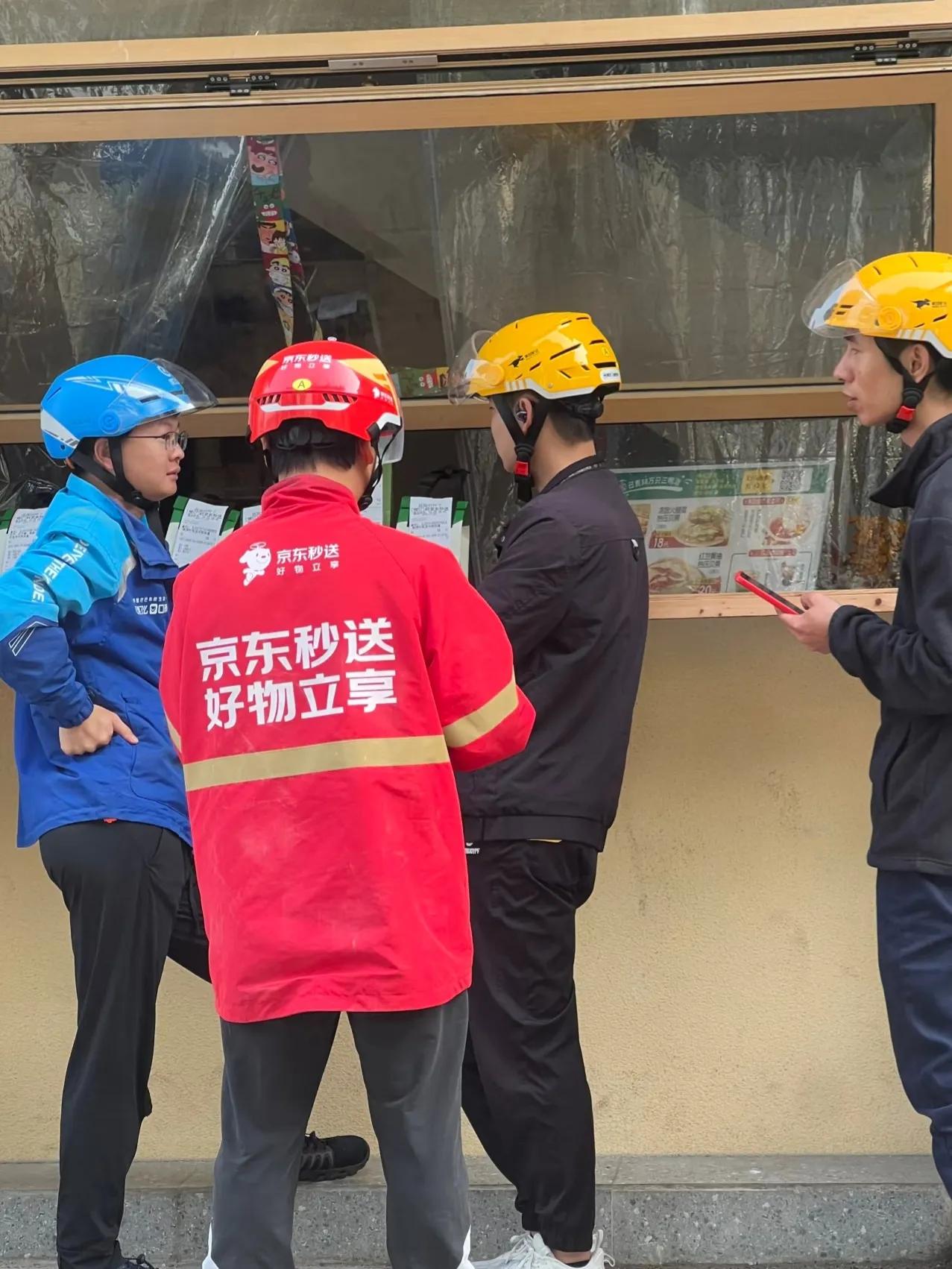 今日所见所闻外卖三巨头齐聚！美团想要一家独大，垄断整个外卖市场估计还有很长的路要
