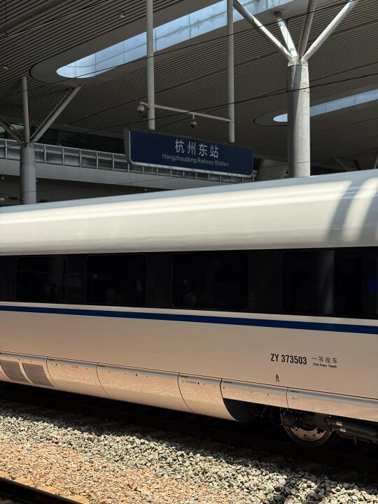 最近消失，是在股市里赚点小钱了。
