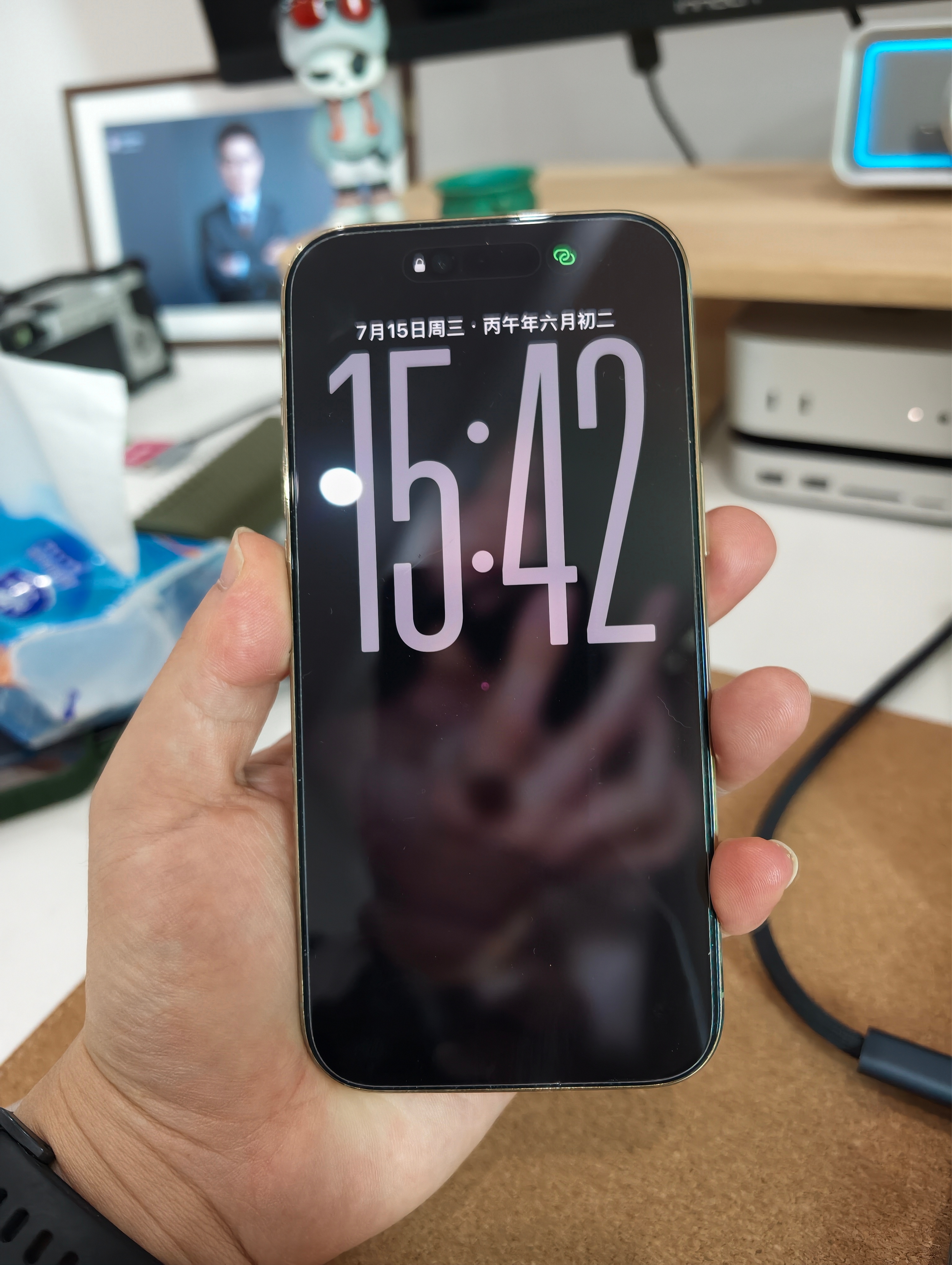 最近因为折腾手机卡，我就把 iPhone Air 给卖了！本来买了一部 iPho