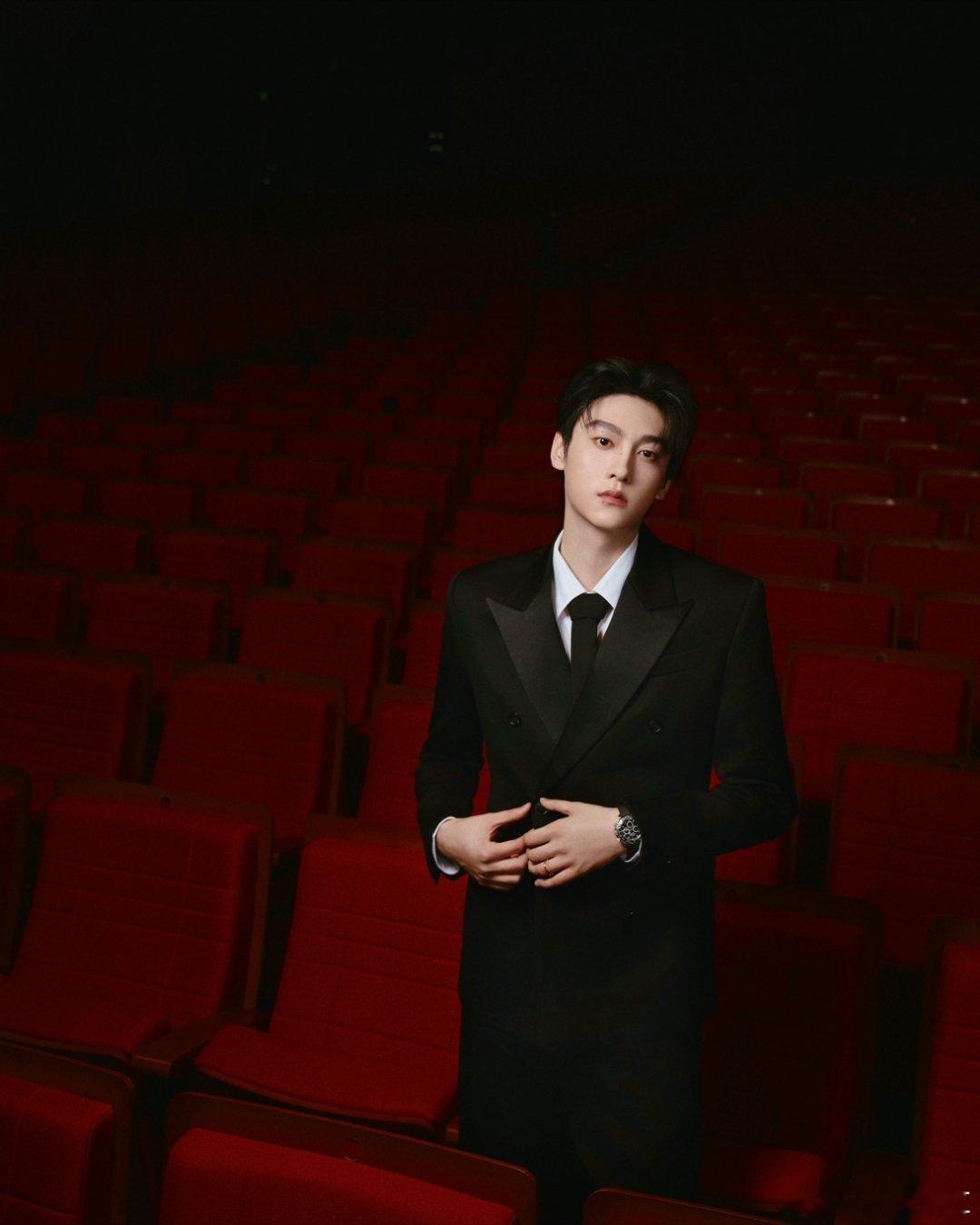 田栩宁活动出图谁点的体制内男友 